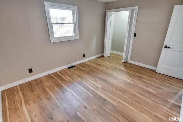 $184,900 | 513 East Oak Street, Taylorville, IL 62568