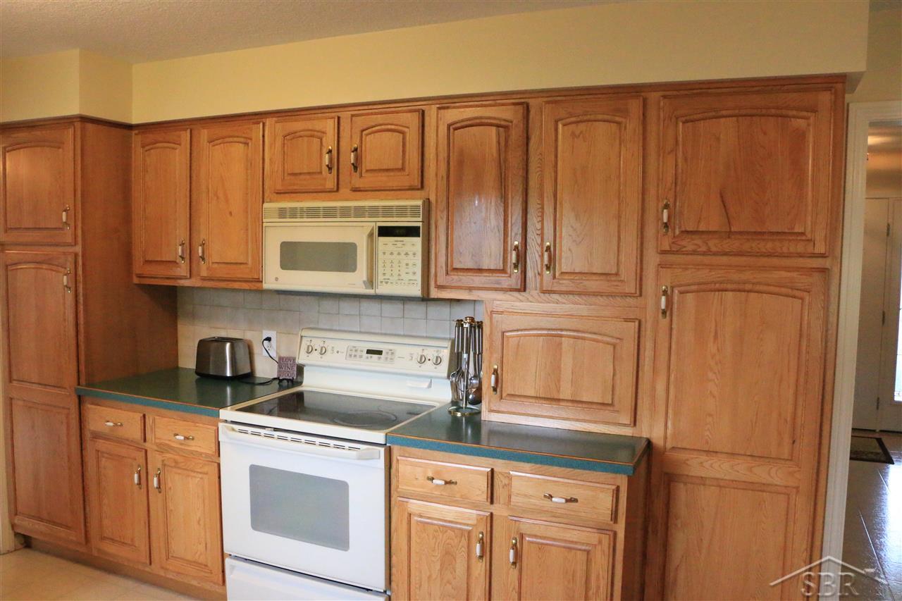 860 Stoneham Road Saginaw, MI 48638 - Photo 4 of 22 31303151-3.JPG