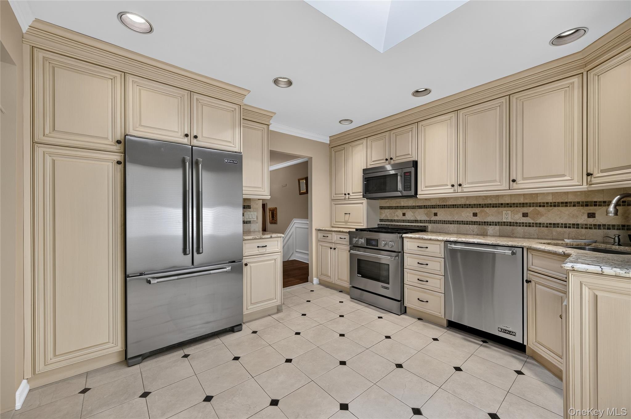 7 Chatham Road Commack, NY 11725 - Photo 6 of 17 Beautifully tiled backsplash. JennAir appliances.