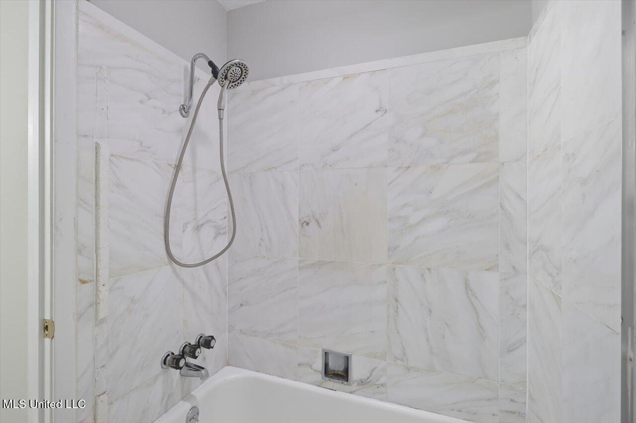 434 Sarah Street Pearl, MS 39208 - Photo 13 of 17 18-434 Sarah St _ Home Tours MS