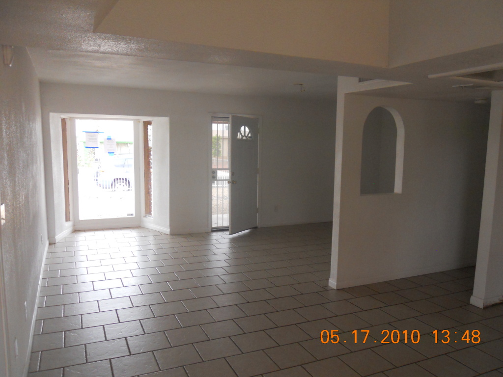 1733 West Carter Road Phoenix, AZ 85041 - Photo 3 of 10 LIVING ROOM