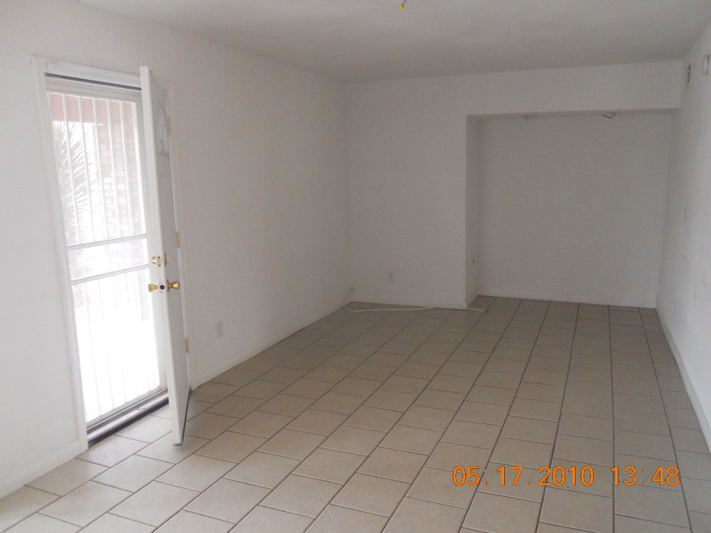 1733 West Carter Road Phoenix, AZ 85041 - Photo 4 of 10 LIVING ROOM
