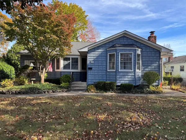 $667,500 | 91 8th Avenue, Kings Park, NY 11754