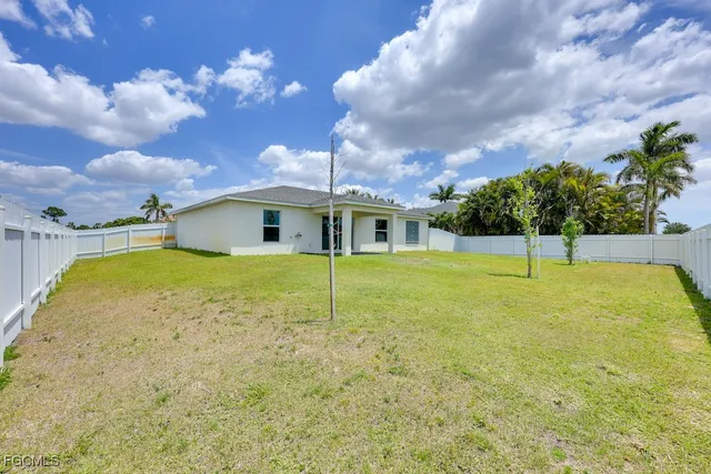 a view of a house with a backyard