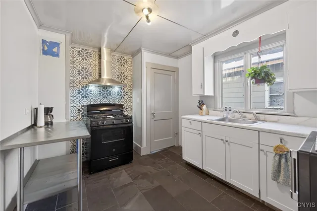 $149,900 | 430 North Monticello Drive, Syracuse, NY 13205