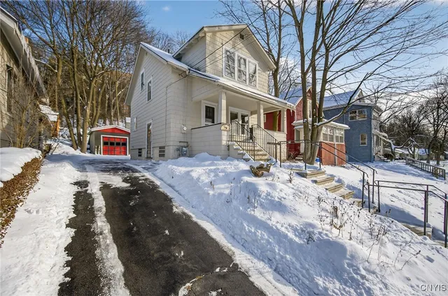 $149,900 | 430 North Monticello Drive, Syracuse, NY 13205