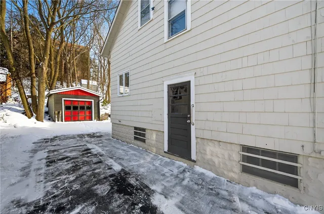 $149,900 | 430 North Monticello Drive, Syracuse, NY 13205