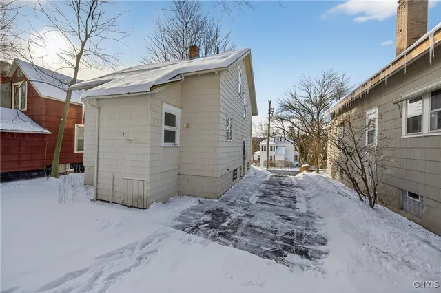 $149,900 | 430 North Monticello Drive, Syracuse, NY 13205