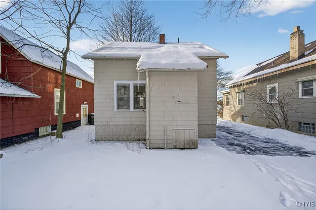 $149,900 | 430 North Monticello Drive, Syracuse, NY 13205