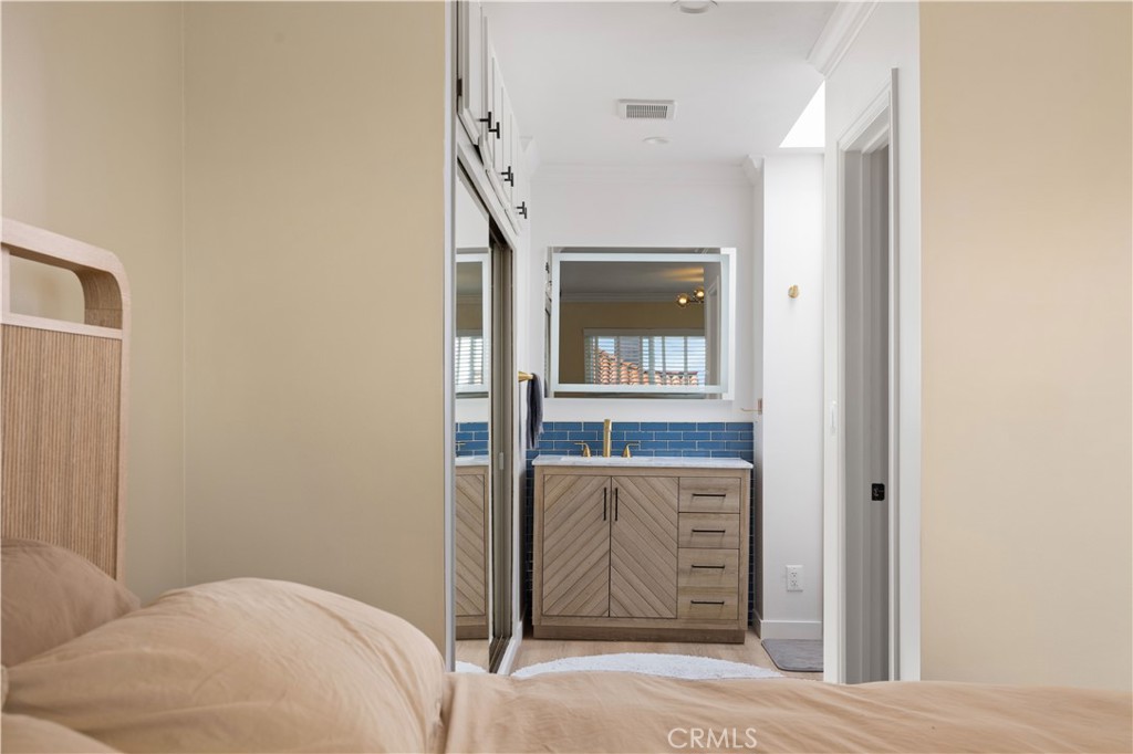 2518 Curtis Avenue, Unit 3 Redondo Beach, CA 90278 - Photo 17 of 35 a bedroom with a bed and a mirror