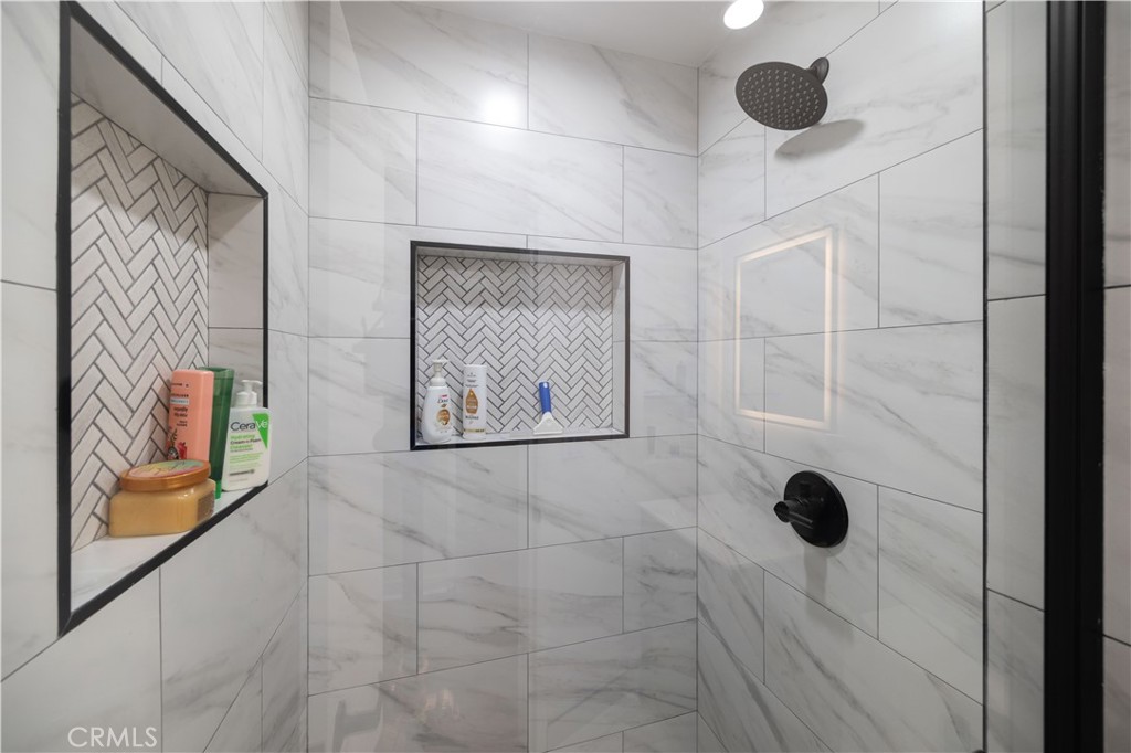 2518 Curtis Avenue, Unit 3 Redondo Beach, CA 90278 - Photo 21 of 35 a view of a entryway