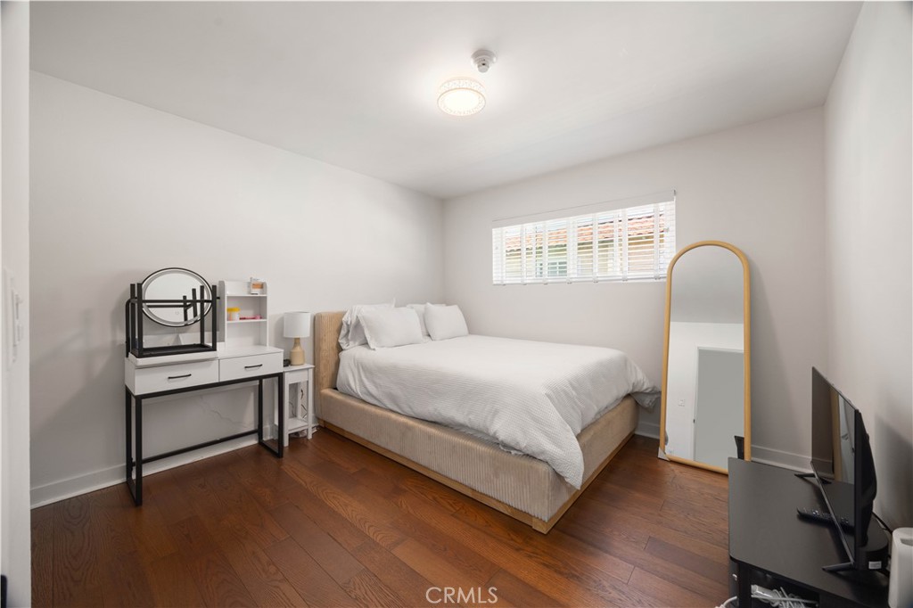 2518 Curtis Avenue, Unit 3 Redondo Beach, CA 90278 - Photo 22 of 35 a bedroom with a bed and a desk
