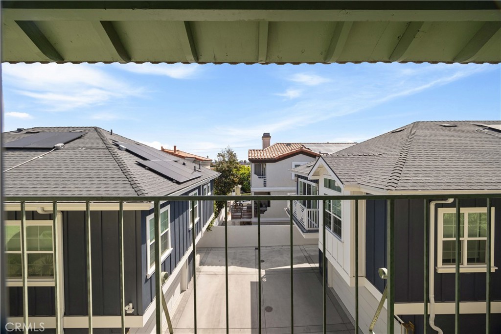 2518 Curtis Avenue, Unit 3 Redondo Beach, CA 90278 - Photo 27 of 35 a view of a house with roof deck