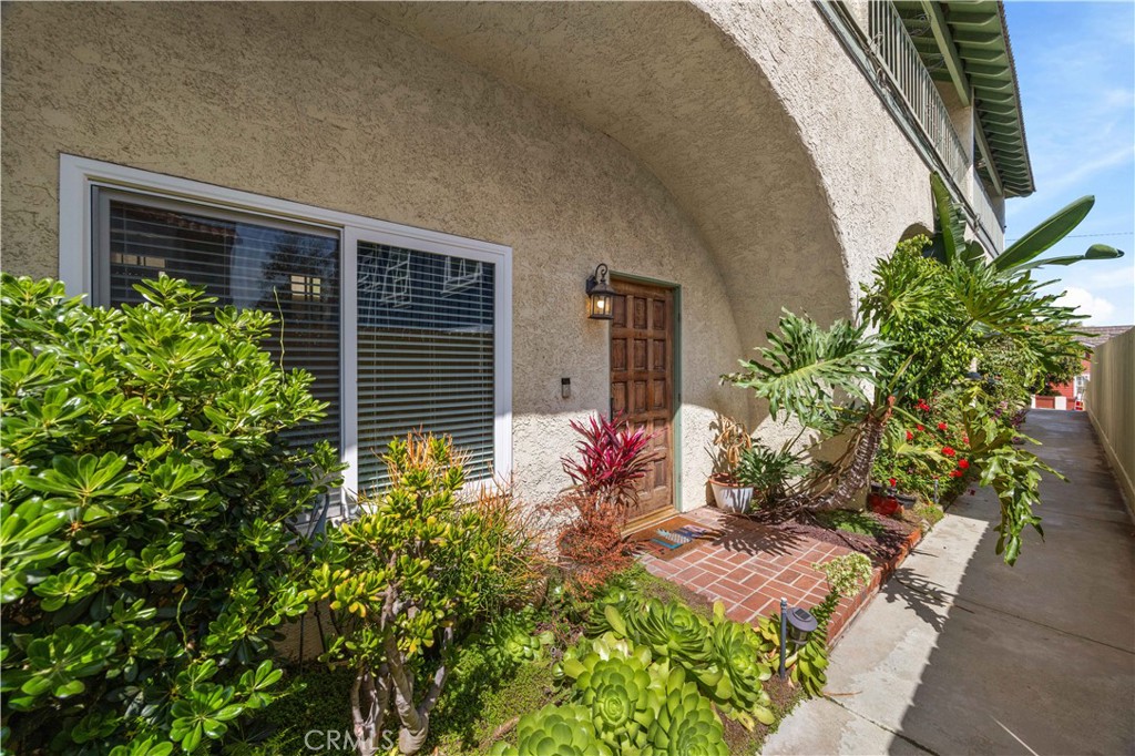 2518 Curtis Avenue, Unit 3 Redondo Beach, CA 90278 - Photo 30 of 35 a front view of a house with a yard