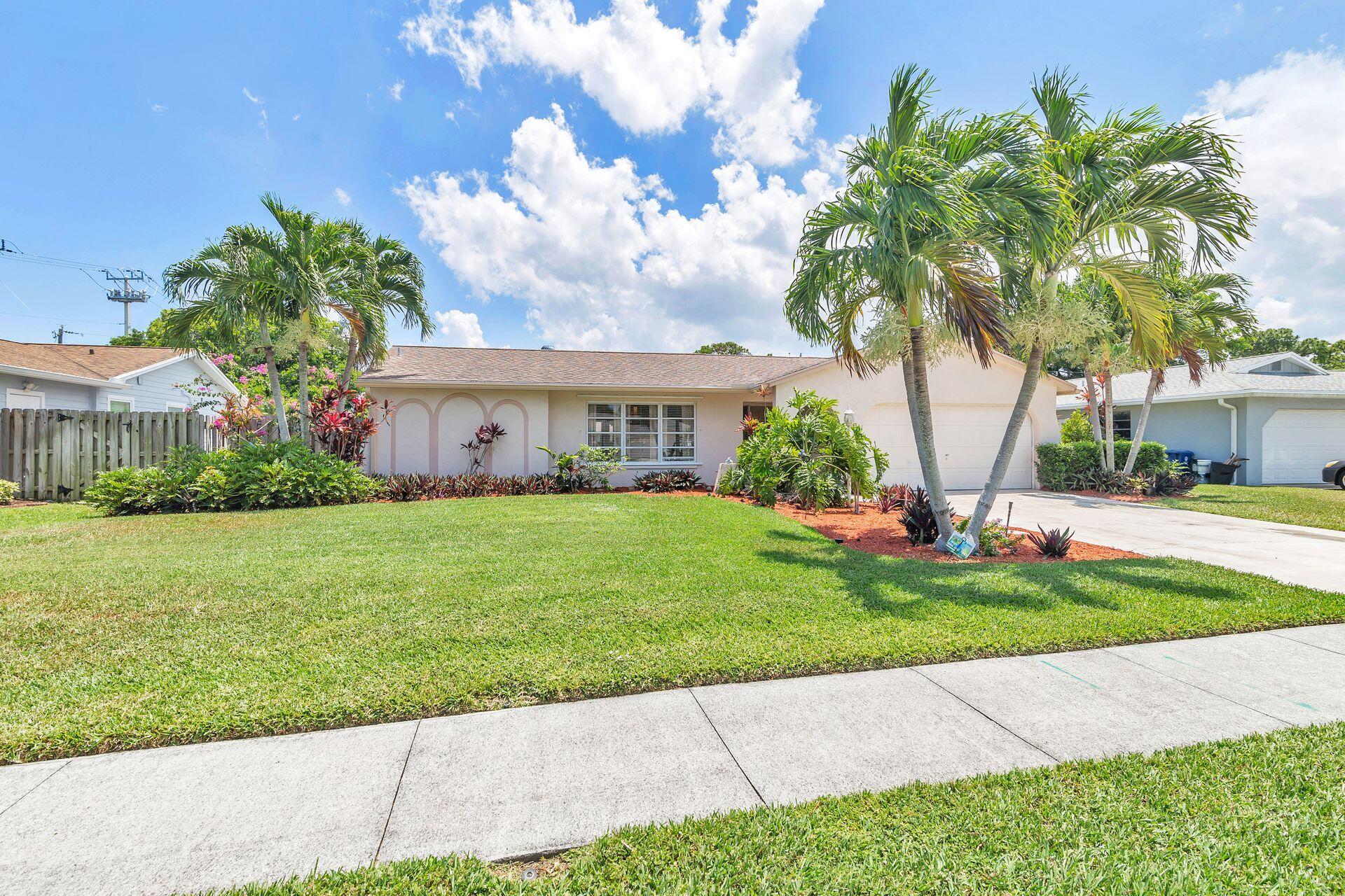 502 Oak Terrace Jupiter, FL 33458 - Photo 2 of 37 Front of home