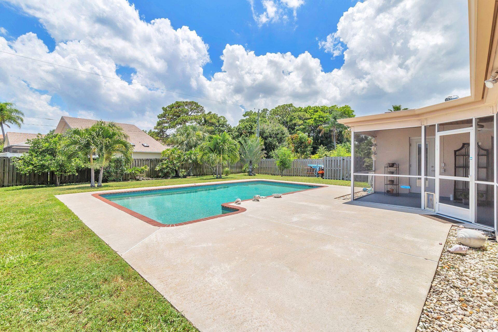 502 Oak Terrace Jupiter, FL 33458 - Photo 22 of 37 pool