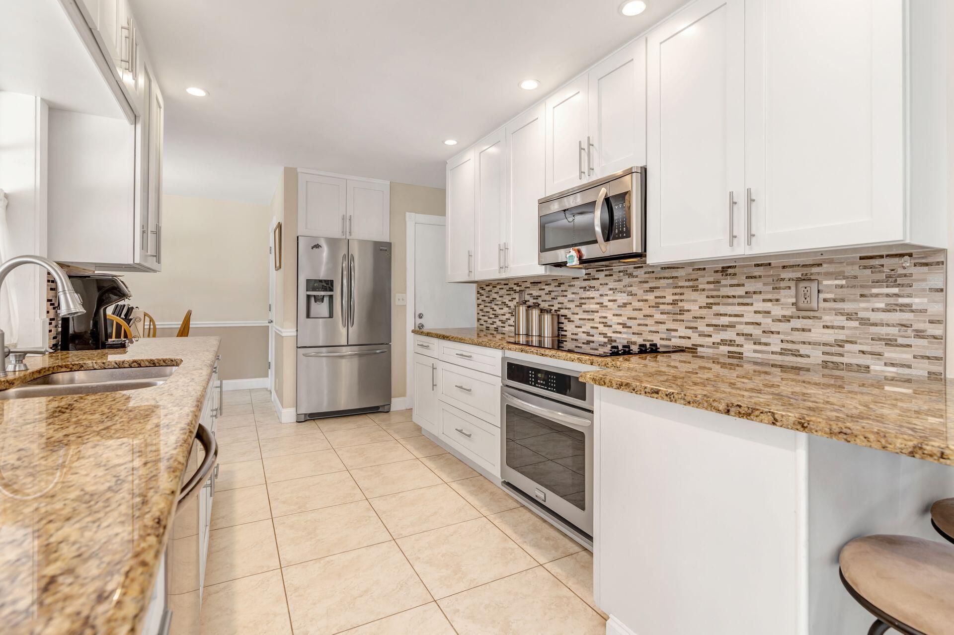 502 Oak Terrace Jupiter, FL 33458 - Photo 10 of 37 Kitchen