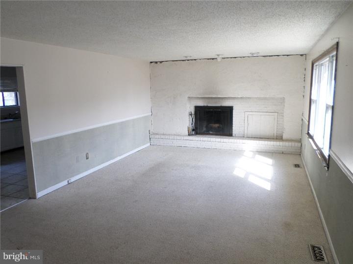 48 Wayside Road Berlin, NJ 08009 - Photo 5 of 19 Gallery Image 5