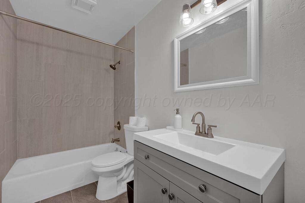 1011 Southwest 48th Avenue Amarillo, TX 79110 - Photo 11 of 22 Bathroom