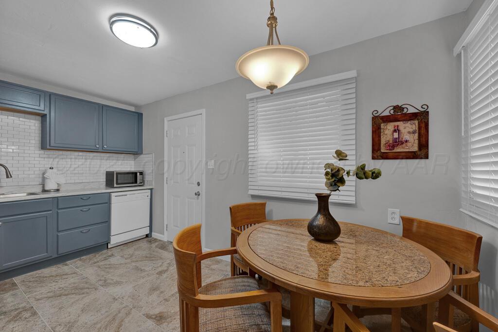 1011 Southwest 48th Avenue Amarillo, TX 79110 - Photo 8 of 22 Dining & Kitchen