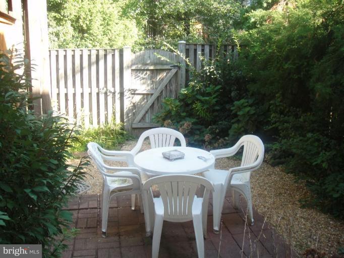 1603 Barnstead Drive Reston, VA 20194 - Photo 2 of 14 Patio
