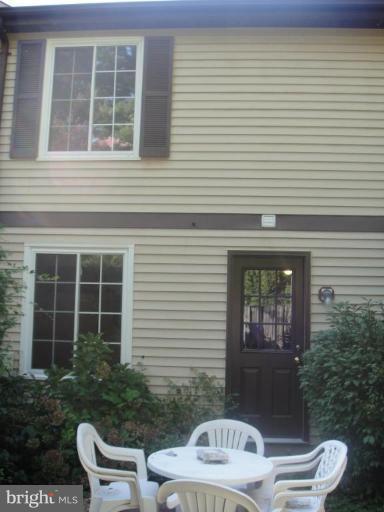 1603 Barnstead Drive Reston, VA 20194 - Photo 6 of 14 Back yard