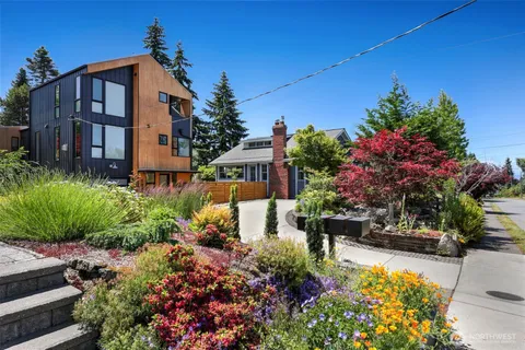 $825,000 | 527 B Northeast 89th Street, Seattle, WA 98115