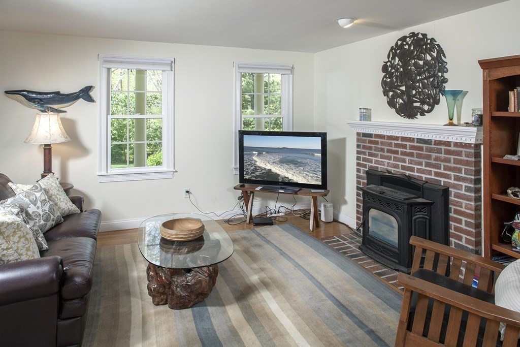 7 Donald Road Plymouth, MA 02360 - Photo 6 of 24 Gallery Image 6