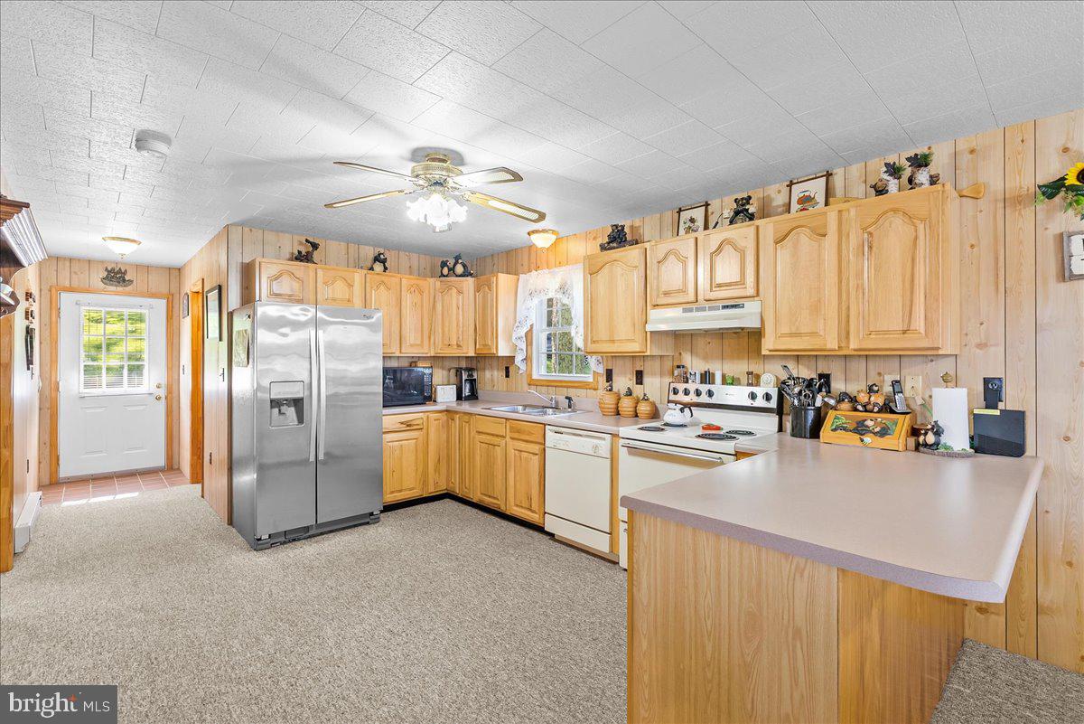 663 Bear Woods Road Mount Storm, WV 26739 - Photo 8 of 73 Warm and inviting country kitchen.