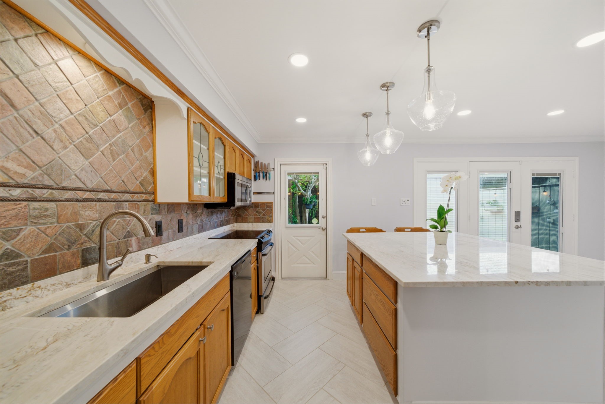 6452 Burgoyne Road, Unit 100 Houston, TX 77057 - Photo 11 of 44 a kitchen with a sink stove top oven and refrigerator