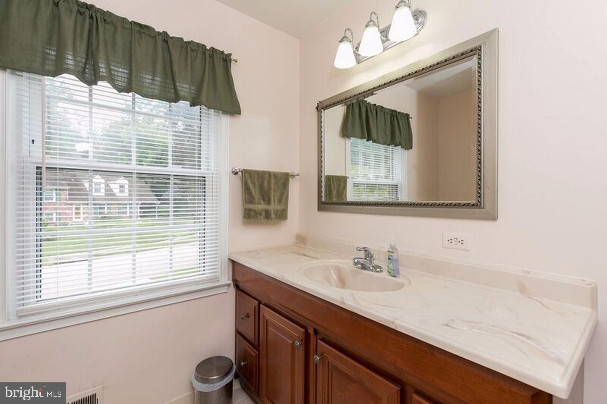 9526 Stevebrook Road Fairfax, VA 22032 - Photo 22 of 28 Bath