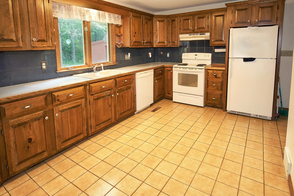 921 Broad Cove Road Hopkinton, NH 03229 - Photo 3 of 26