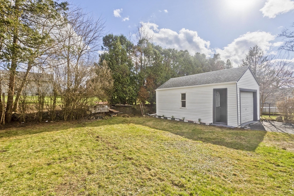 49 Bennett Street Chicopee, MA 01013 - Photo 7 of 41
