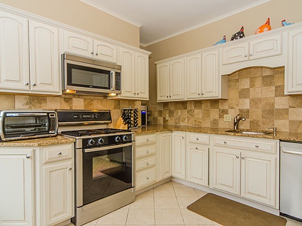 1038 Beacon Street, Unit 200 Brookline, MA 02446 - Photo 5 of 26