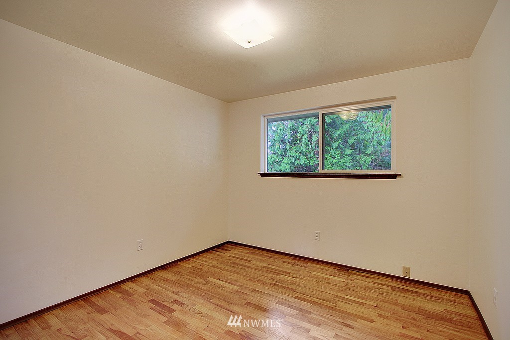 19433 Northeast Redmond Road Redmond, WA 98053 - Photo 14 of 22 Gallery Image 14