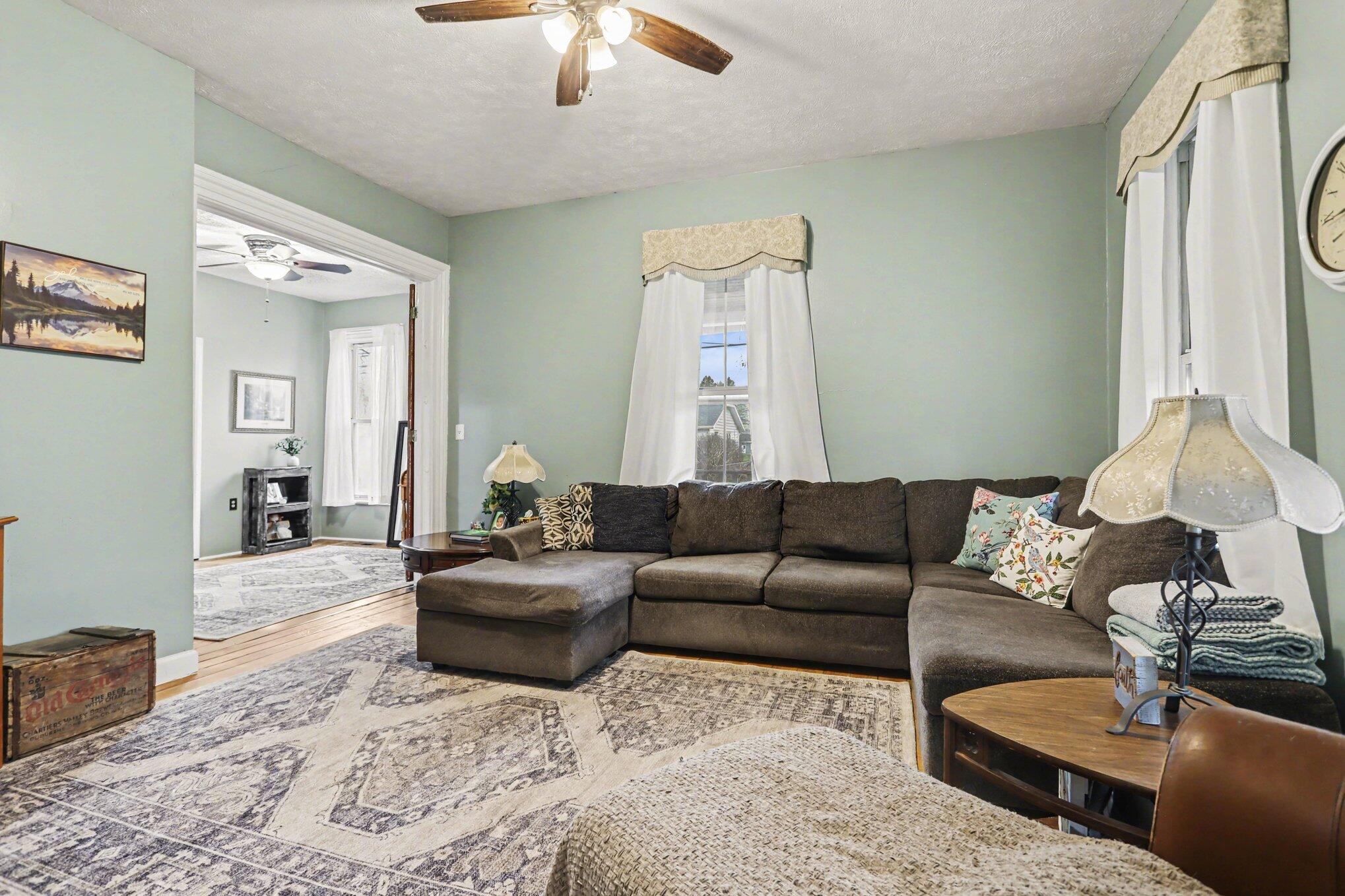 814 French Street Three Rivers, MI 49093 - Photo 4 of 28 004_file_6336