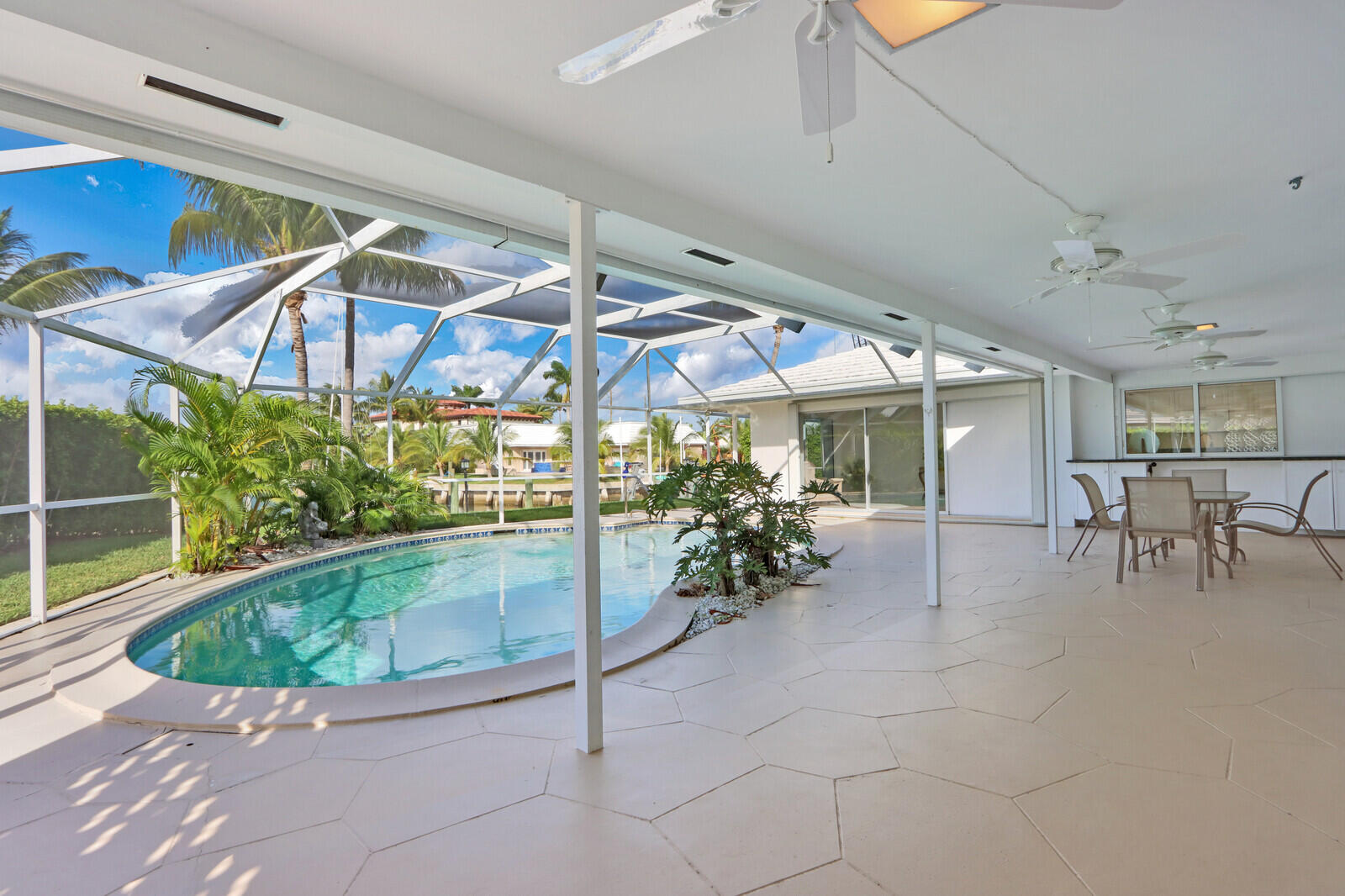 3865 Sunset Lane Singer Island, FL 33404 - Photo 16 of 51 Image_36_mls (2)