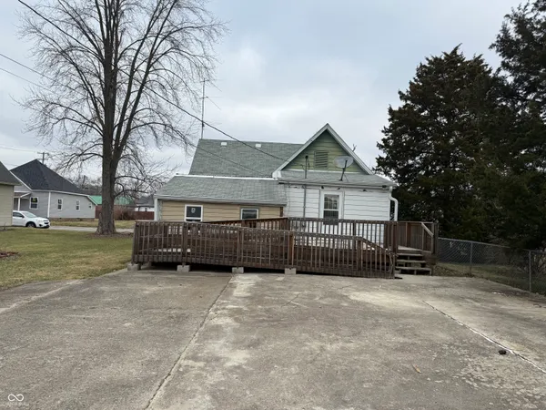 $1,100 | 713 Indiana Avenue, Shelbyville, IN 46176