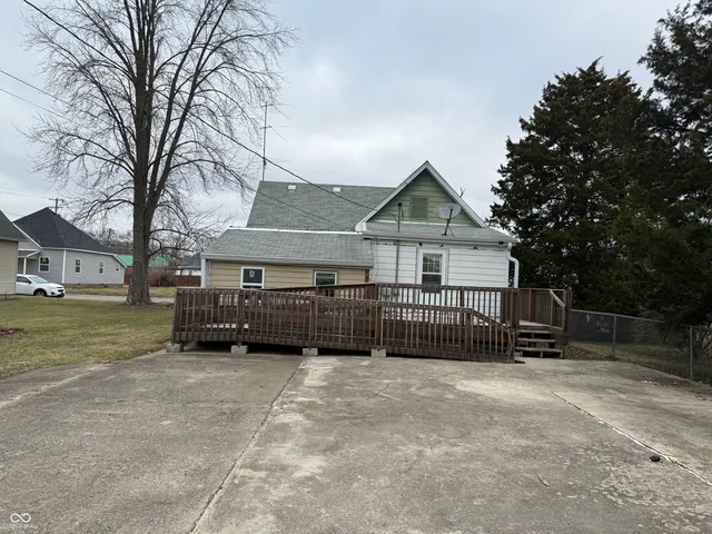 $1,100 | 713 Indiana Avenue, Shelbyville, IN 46176