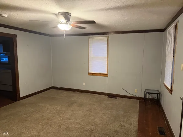 $1,100 | 713 Indiana Avenue, Shelbyville, IN 46176