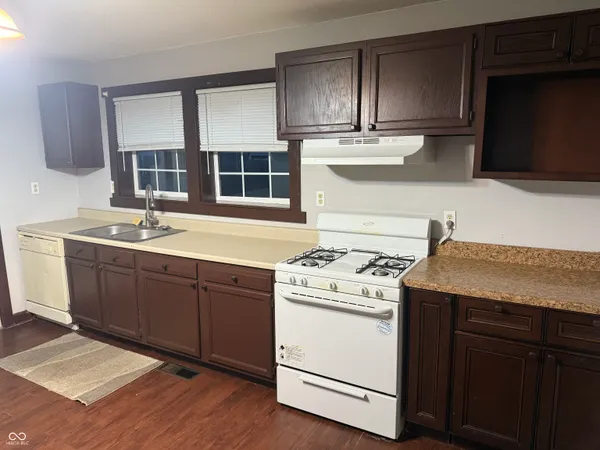 $1,100 | 713 Indiana Avenue, Shelbyville, IN 46176