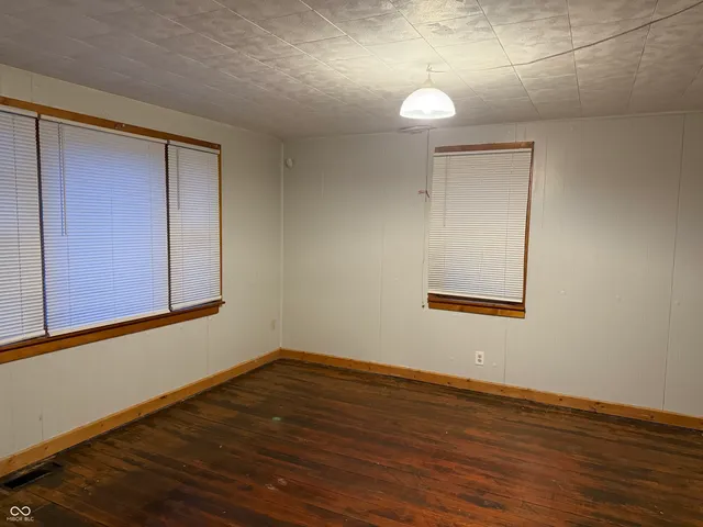 $1,100 | 713 Indiana Avenue, Shelbyville, IN 46176