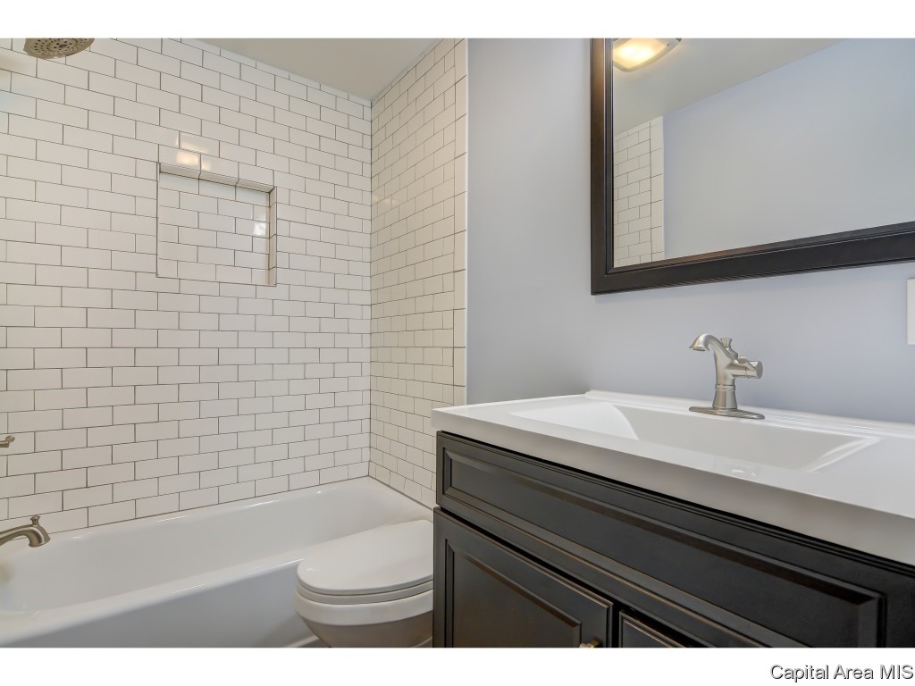 1108 North 32nd Street Springfield, IL 62702 - Photo 5 of 36 Gallery Image 5