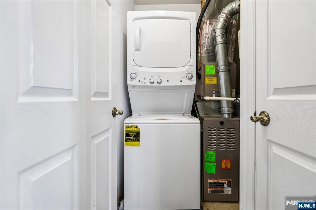 1317 Paddington Road Mahwah, NJ 07430 - Photo 18 of 28 a utility room with dryer and washer