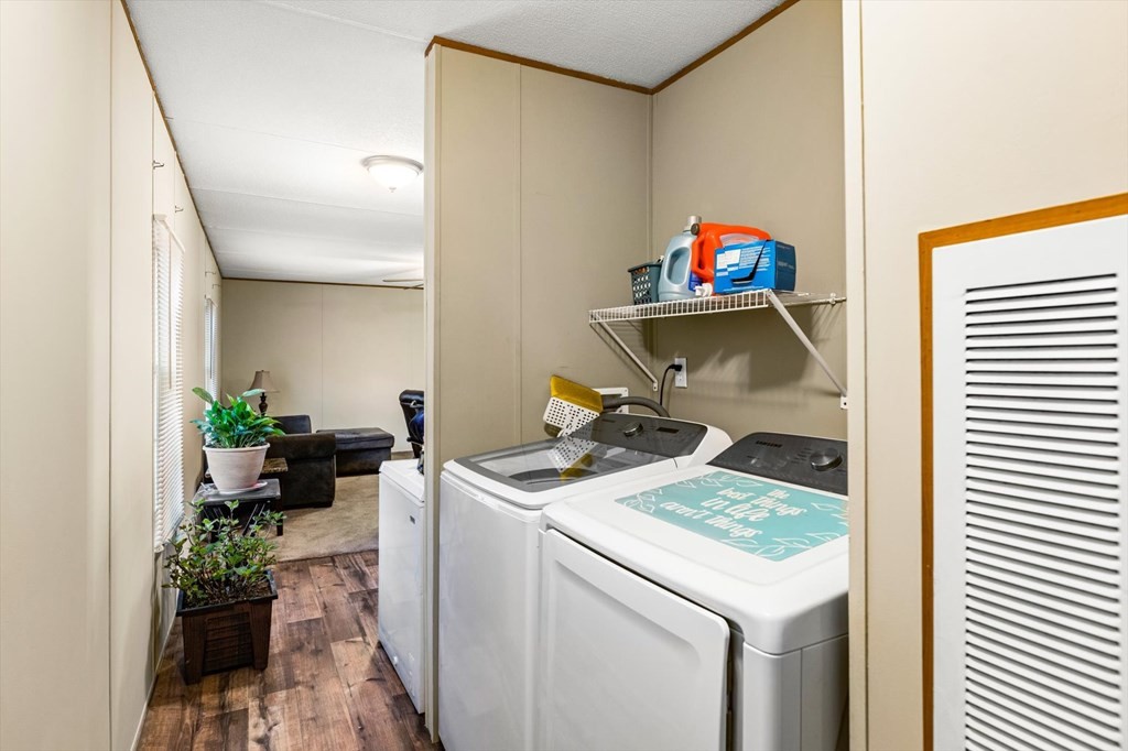 160 Beverly Drive Decatur, TN 37322 - Photo 11 of 31 a utility room with dryer and washer
