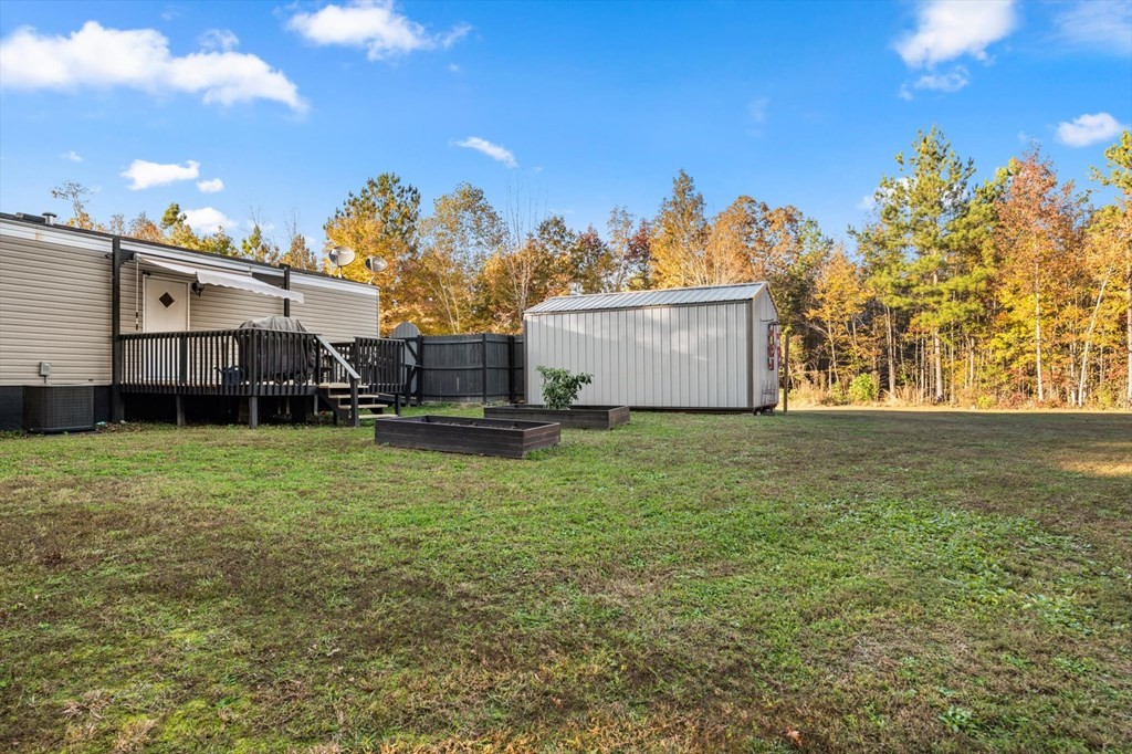 160 Beverly Drive Decatur, TN 37322 - Photo 20 of 31 a backyard of a house with lots of green space