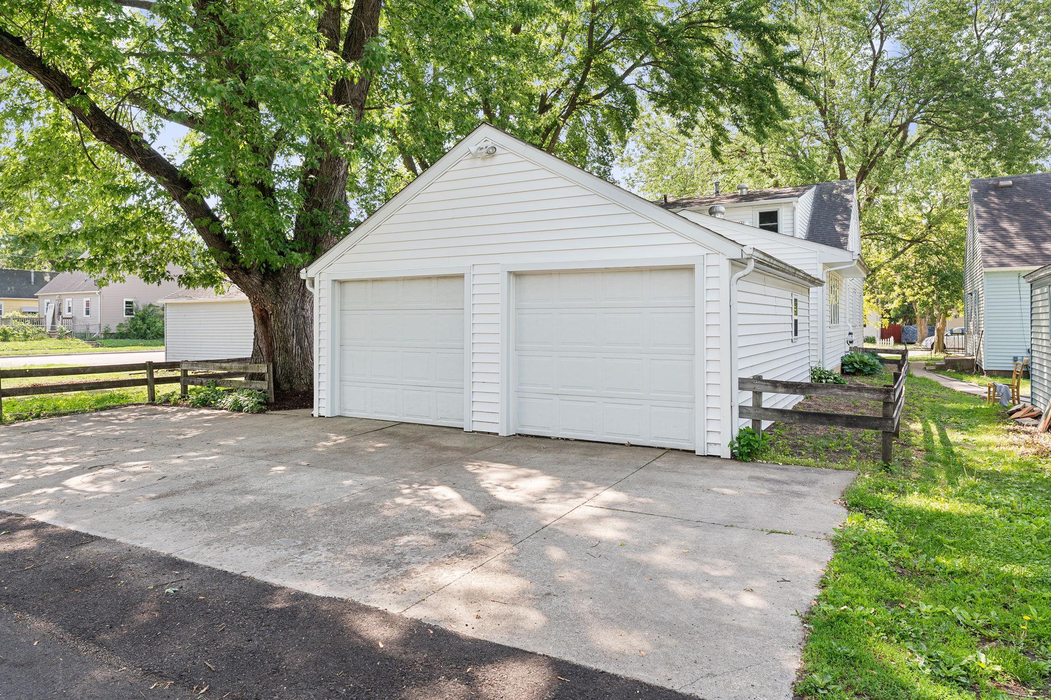 902 11th Avenue Southwest Austin, MN 55912 - Photo 4 of 40