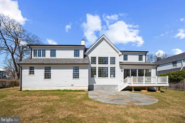 a view of a house with a big yard