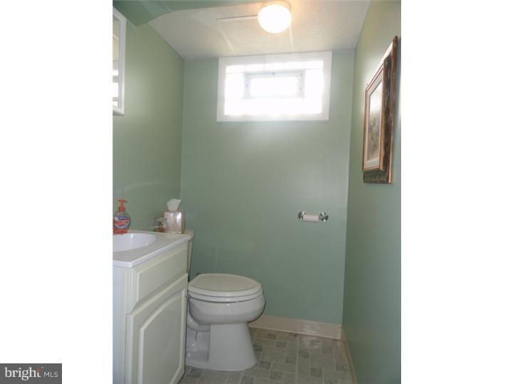 1121 Chesworth Road Philadelphia, PA 19115 - Photo 8 of 9