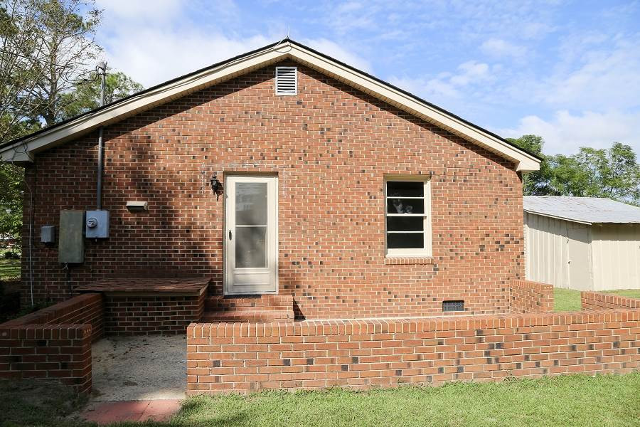 146 Galilee Road Smithfield, NC 27577 - Photo 21 of 25 Side patio